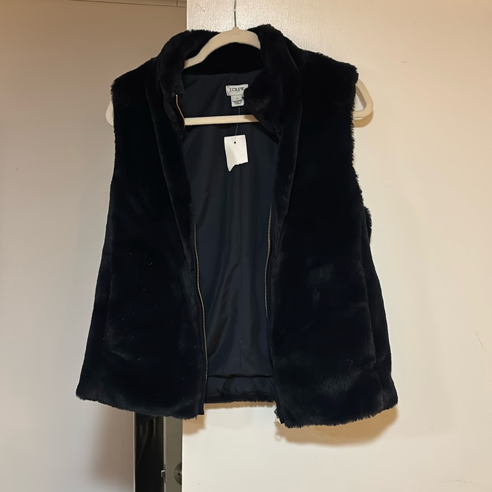 Women’s J. crew furry vest brand new (size-medium)